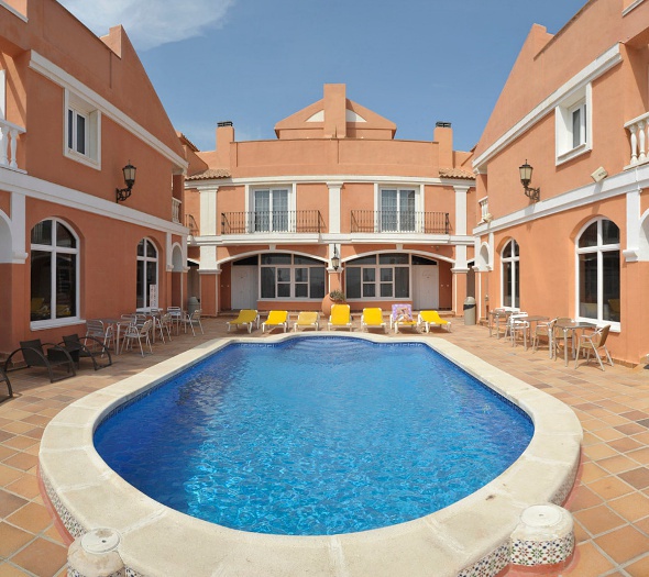 Outdoor pool Lloyds Beach Club Aparthotel Torrevieja, Alicante