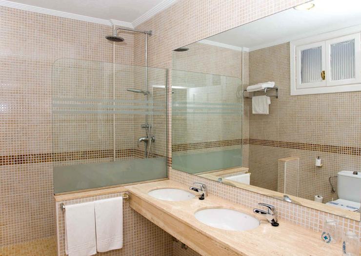 HABITACIÓN DOBLE Aparthotel Lloyds Beach Club Torrevieja, Alicante HABITACIÓN DOBLE Aparthotel Lloyds Beach Club Torrevieja, Alicante